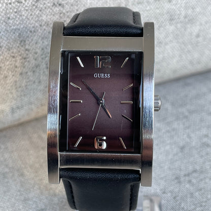 Reloj GUESS Hombre Rectangular Burdeo Oscuro Año 2010