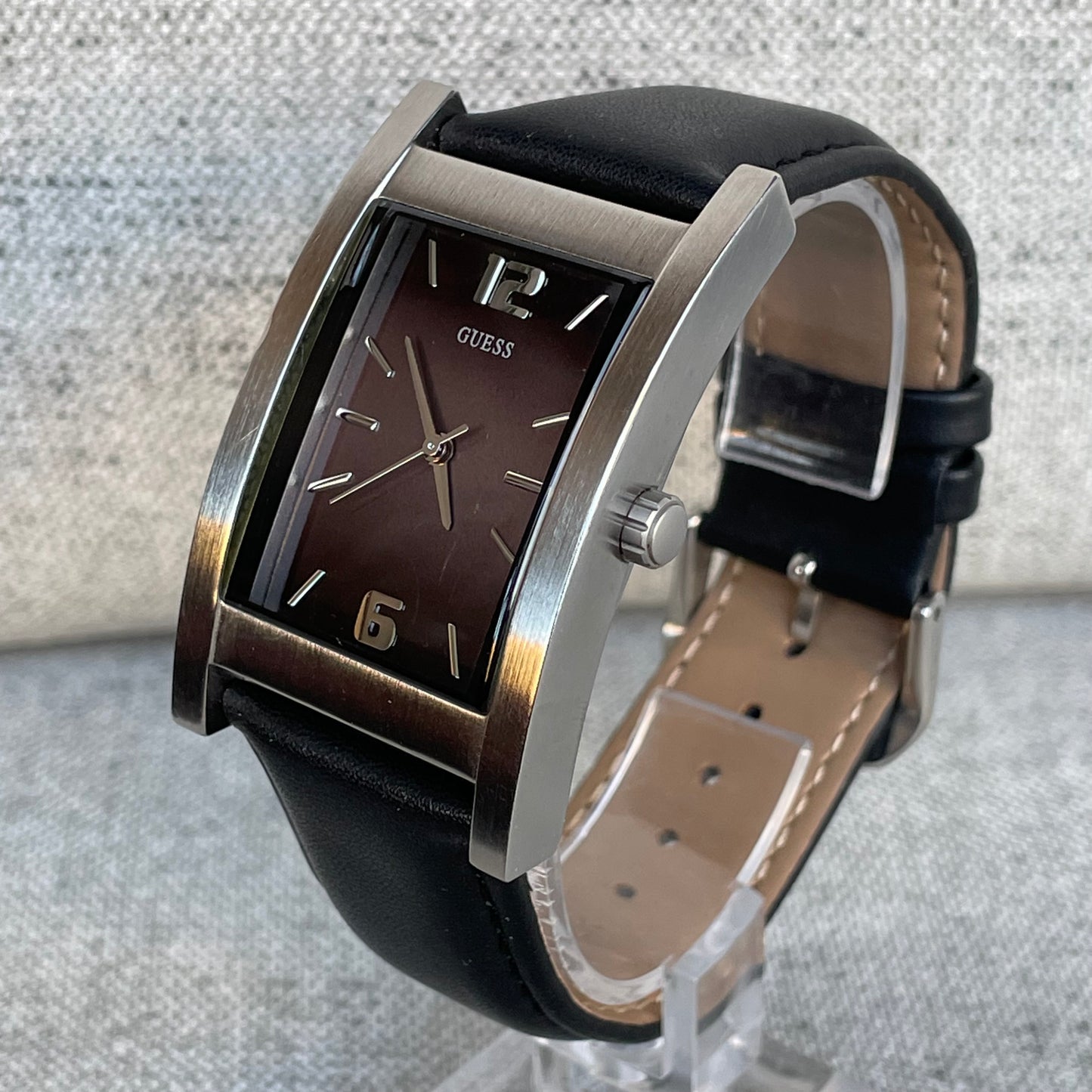 Reloj GUESS Hombre Rectangular Burdeo Oscuro Año 2010