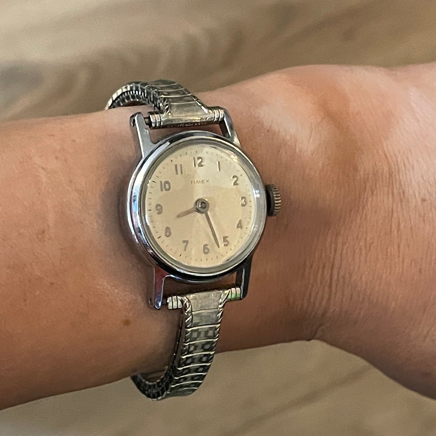 Reloj Timex Mujer A Cuerda Vintage Año 1966 Dial Patina Crema