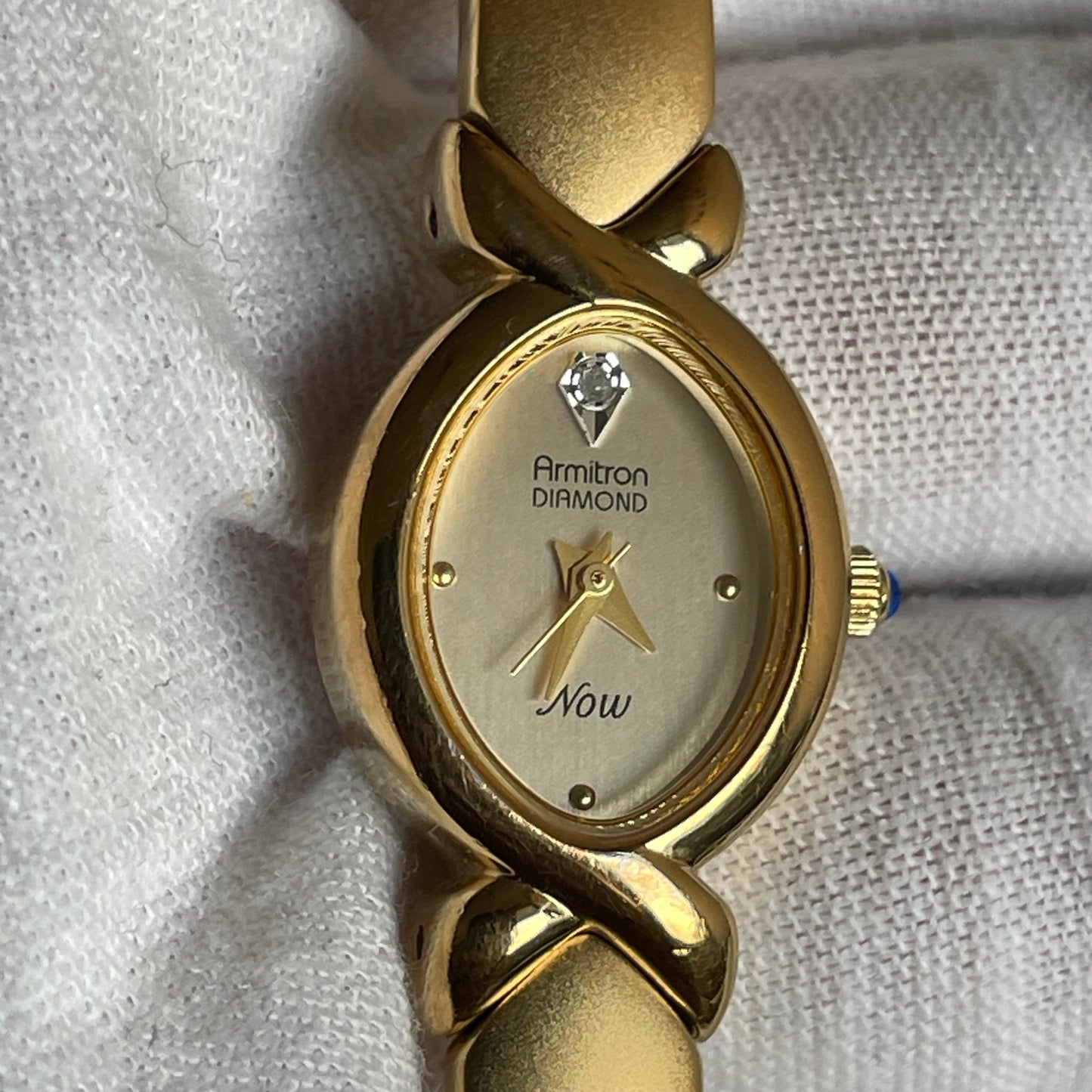 Reloj Joya Armitron Diamond Mujer Años 90 Ovalado Dorado