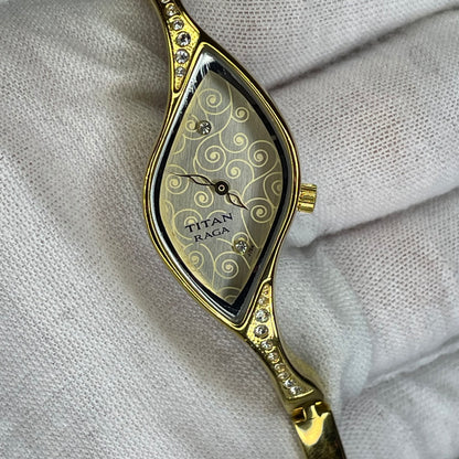 Reloj Titan Raga 9710YM01A (2013) Tata Group India / Reloj Joya de Diseño