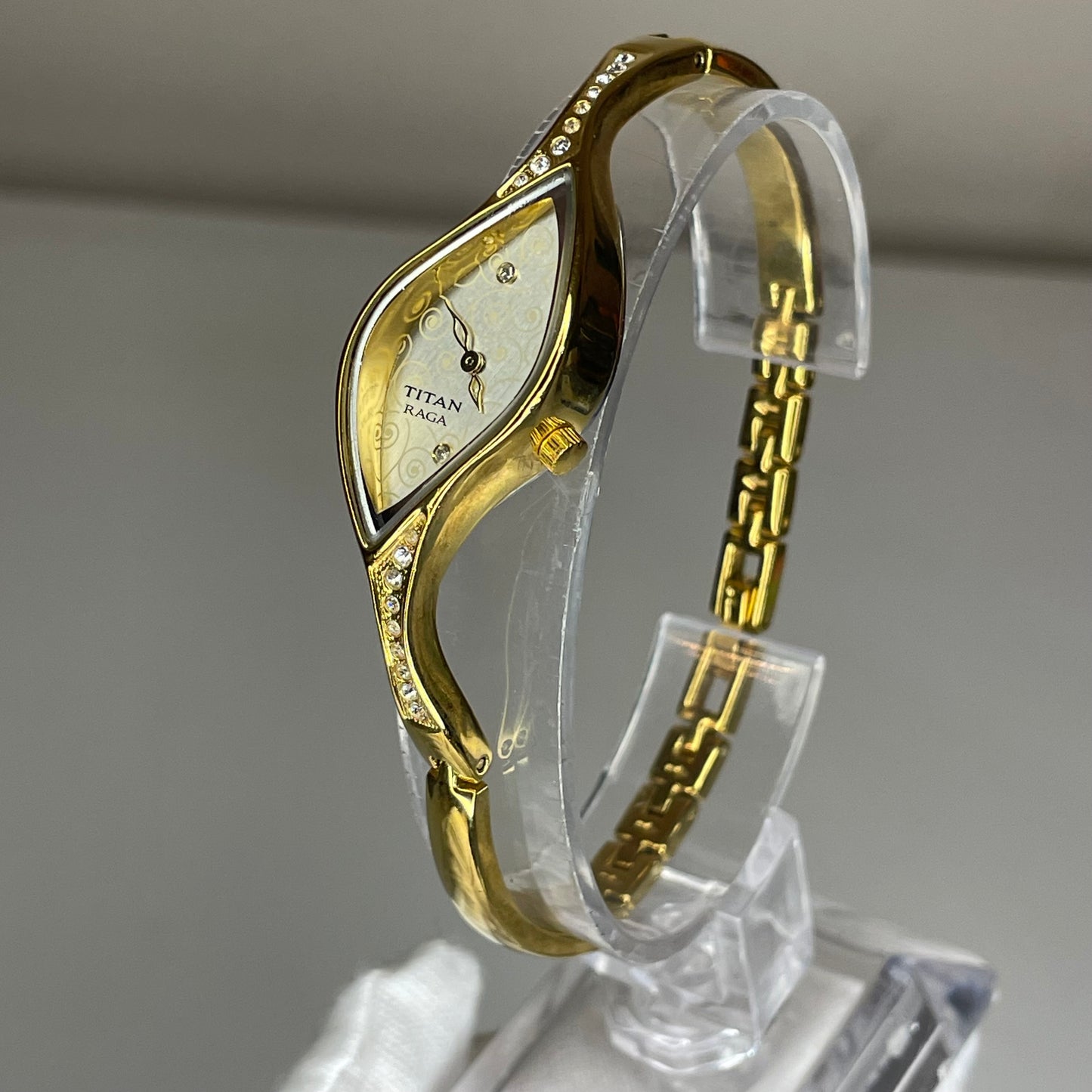 Reloj Titan Raga 9710YM01A (2013) Tata Group India / Reloj Joya de Diseño