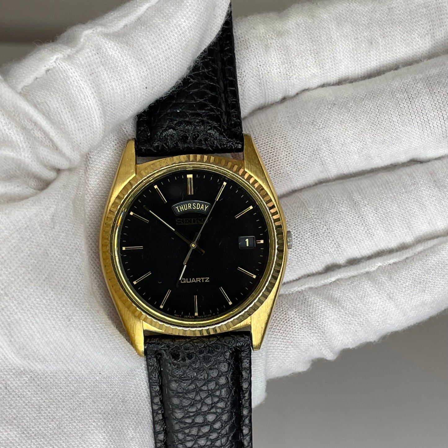 Reloj Seiko 7N43-8111 President Style Abril 1994 Day-Date Negro 36mm