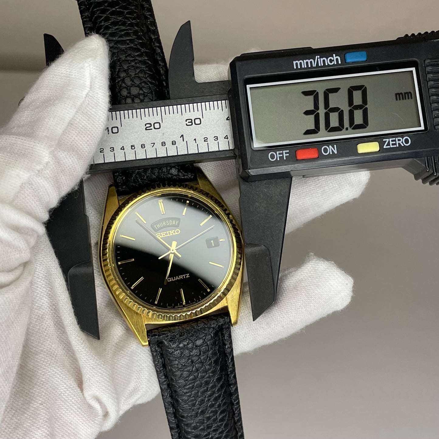 Reloj Seiko 7N43-8111 President Style Abril 1994 Day-Date Negro 36mm