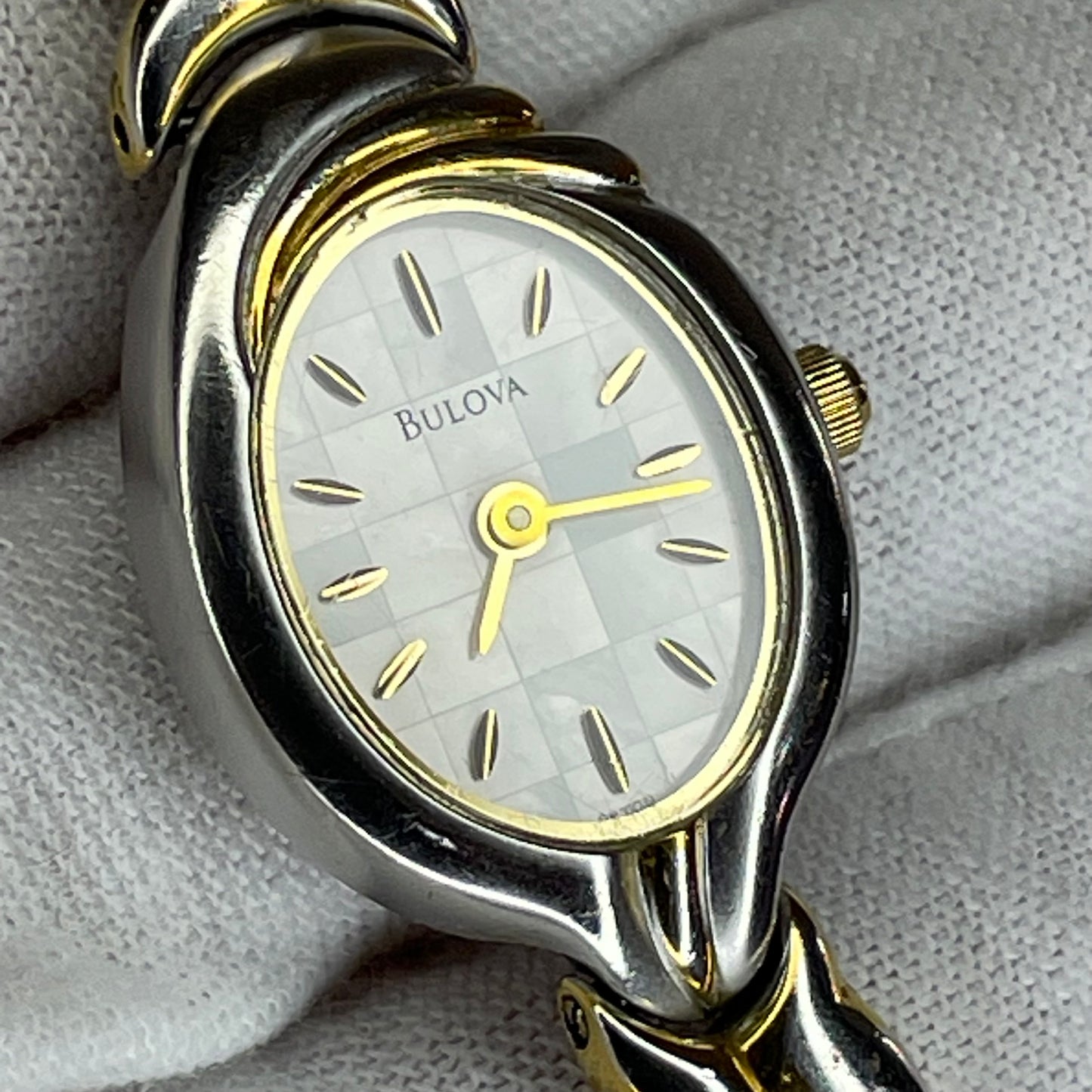 Reloj Joya Bulova Mujer Ovalado Bicolor Años 2000 Art Nouveau