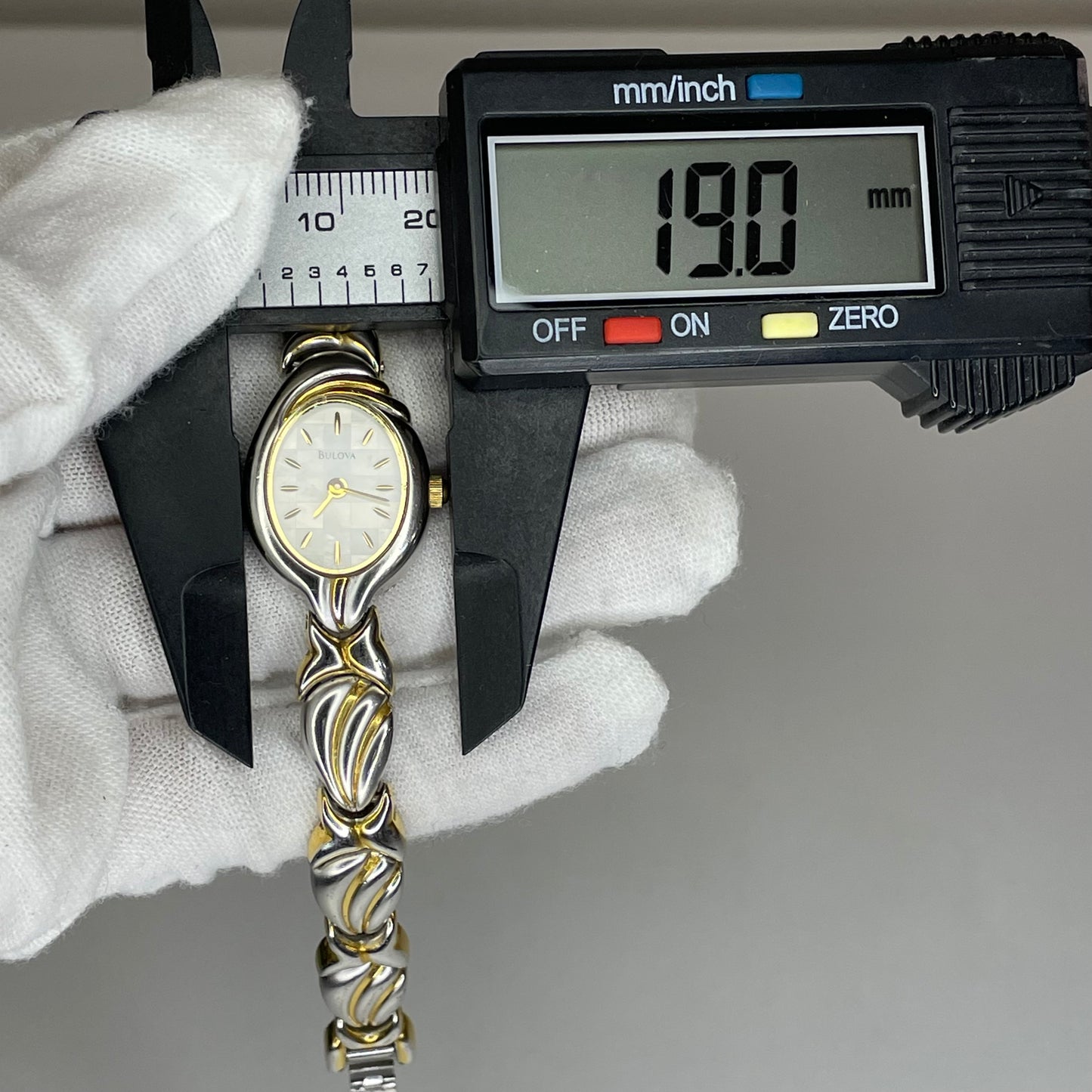 Reloj Joya Bulova Mujer Ovalado Bicolor Años 2000 Art Nouveau