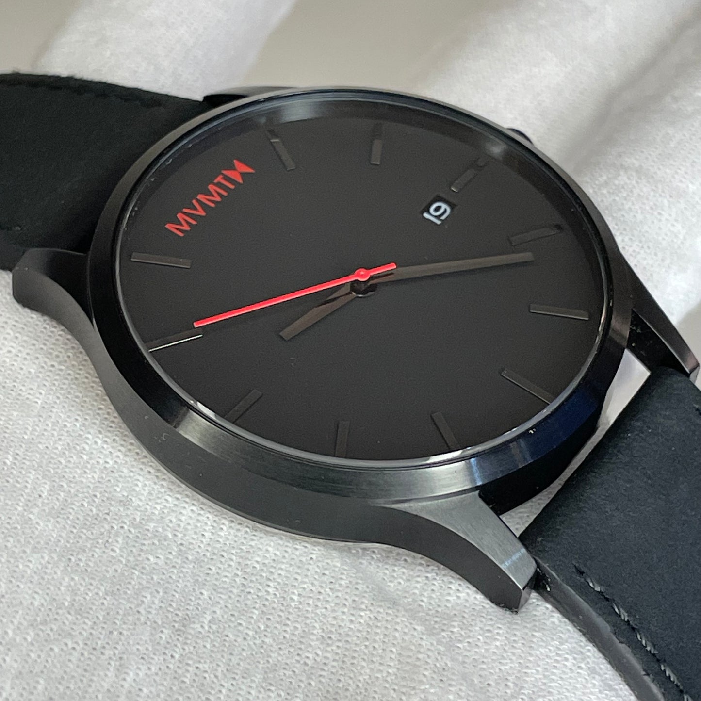 Reloj MVMT M34 Black Red Accent Quartz Año 2015 Minimalist