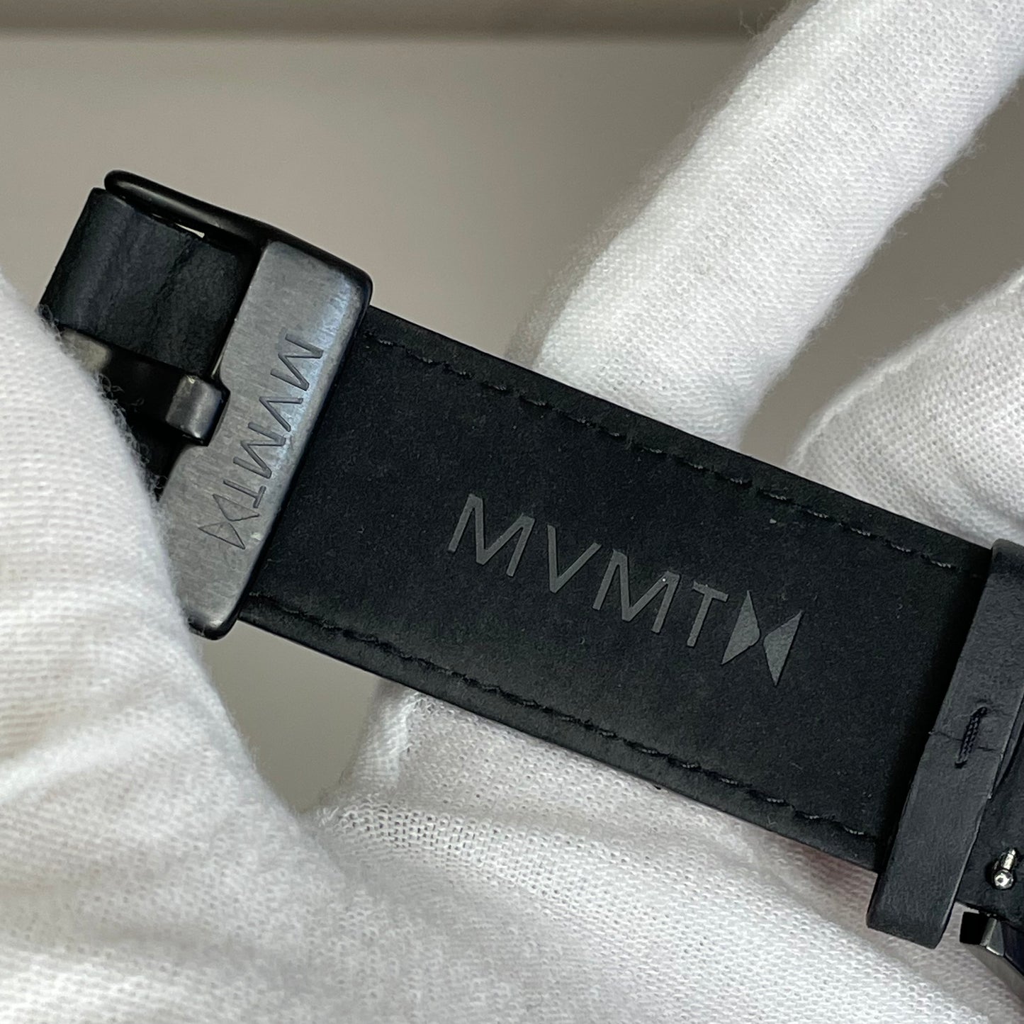 Reloj MVMT M34 Black Red Accent Quartz Año 2015 Minimalist
