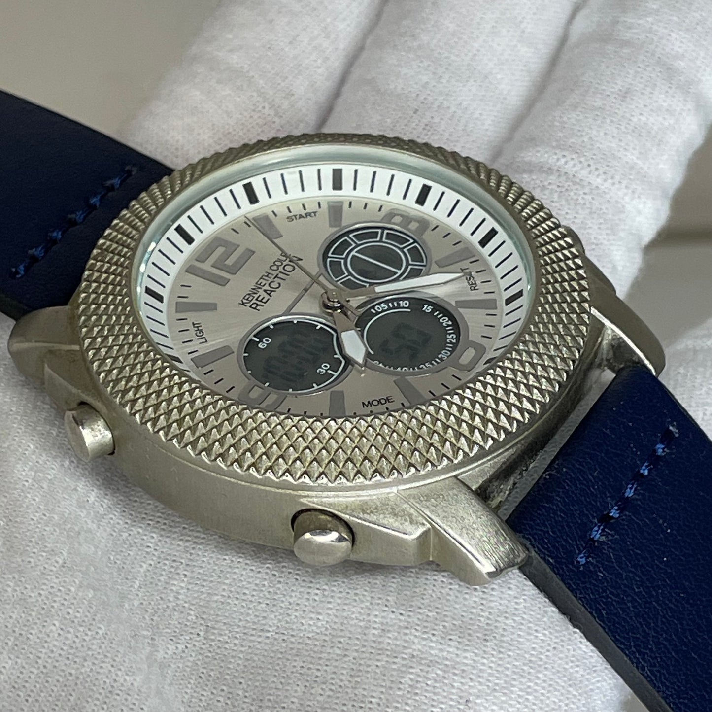 Reloj Kenneth Cole Reaction Ana-Digi Hombre Oversize 49mm Multifunción Año 2011