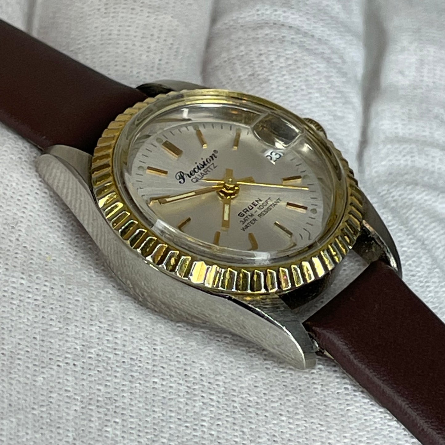 Reloj Gruen Precision Quartz Mujer Año 1995 Bicolor 28 mm Bisel estriado