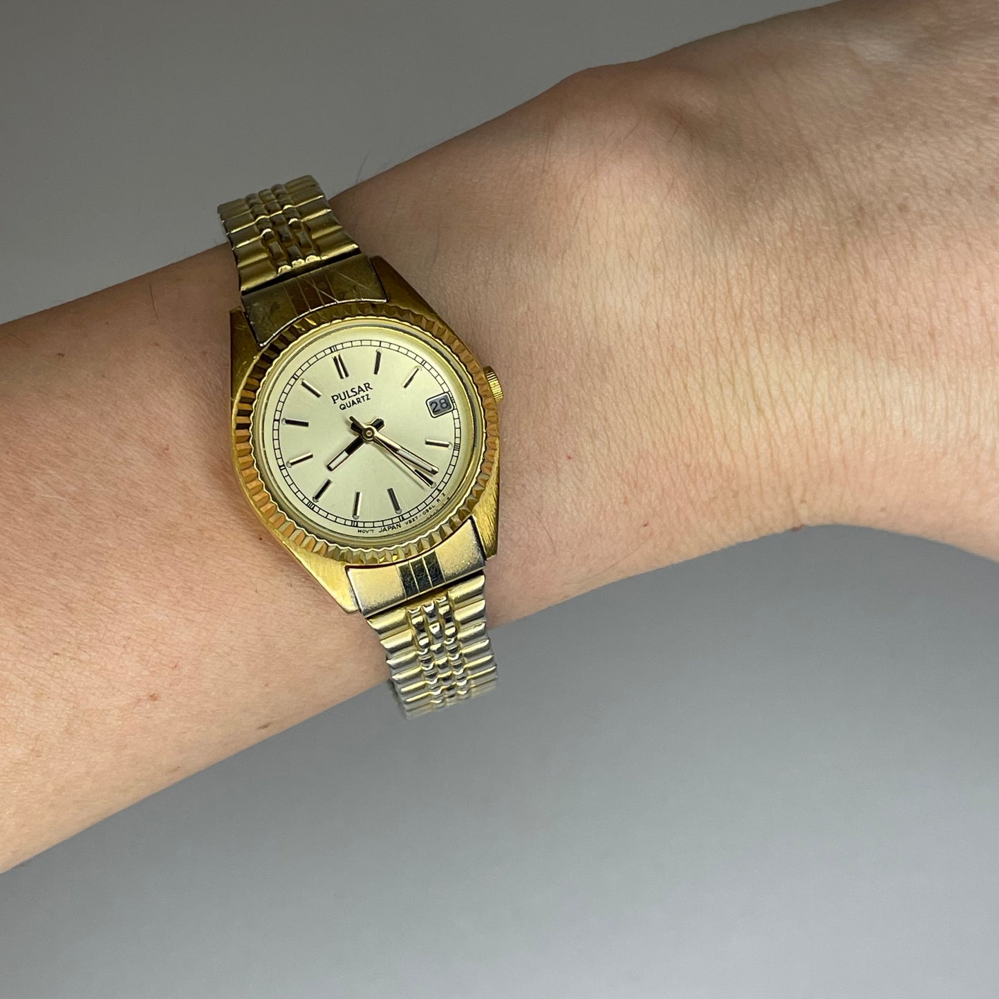Reloj Pulsar by SEIKO V827-0440 Quartz Date Junio de 1995