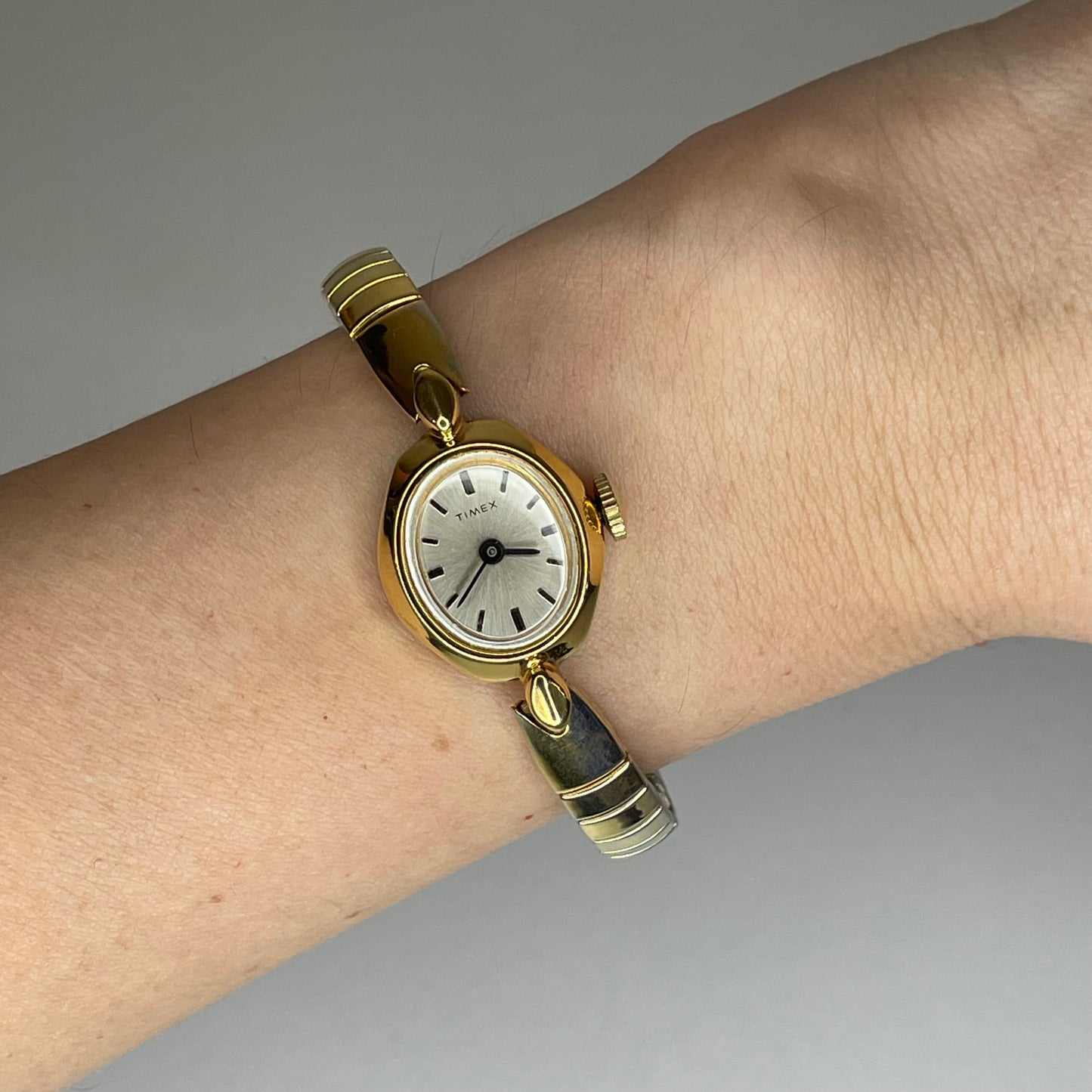 Reloj Timex Cavatina A Cuerda Oval Champagne NOS Año 1968 Mujer 19,2 mm Impecable