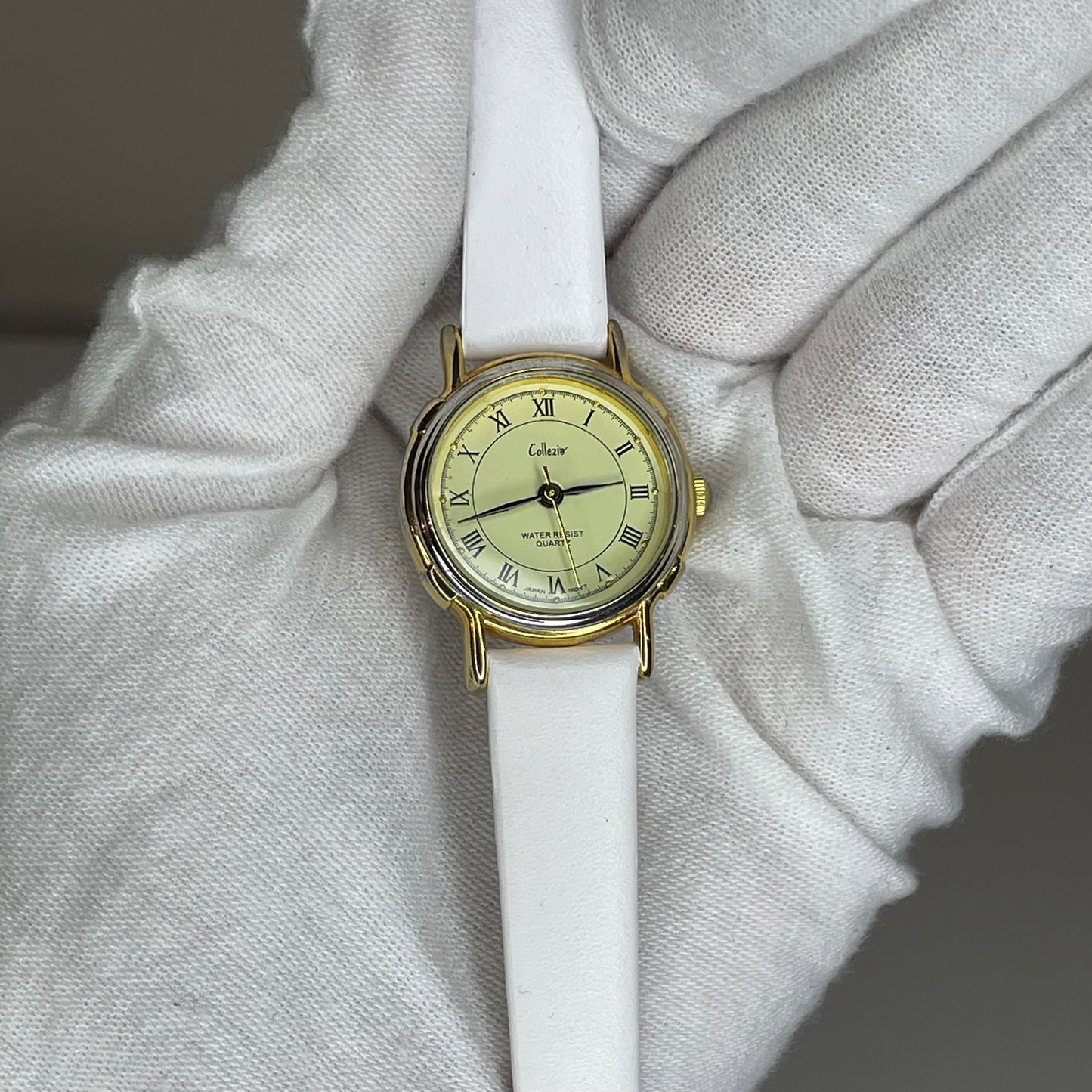 Reloj Vintage Collezio Quartz Japón 26,4 mm Roman Dial – Clásico Noventero