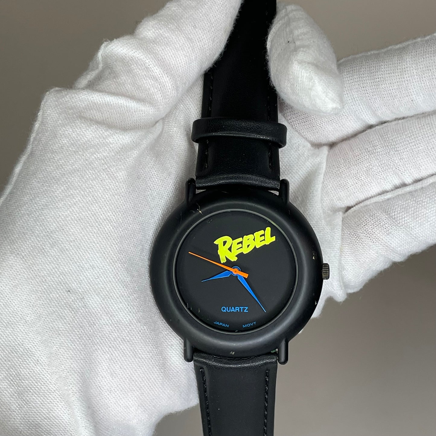 Reloj REBEL Japan Movt 41 mm Hombre Diseño Noventero MUY ESCASO 1992