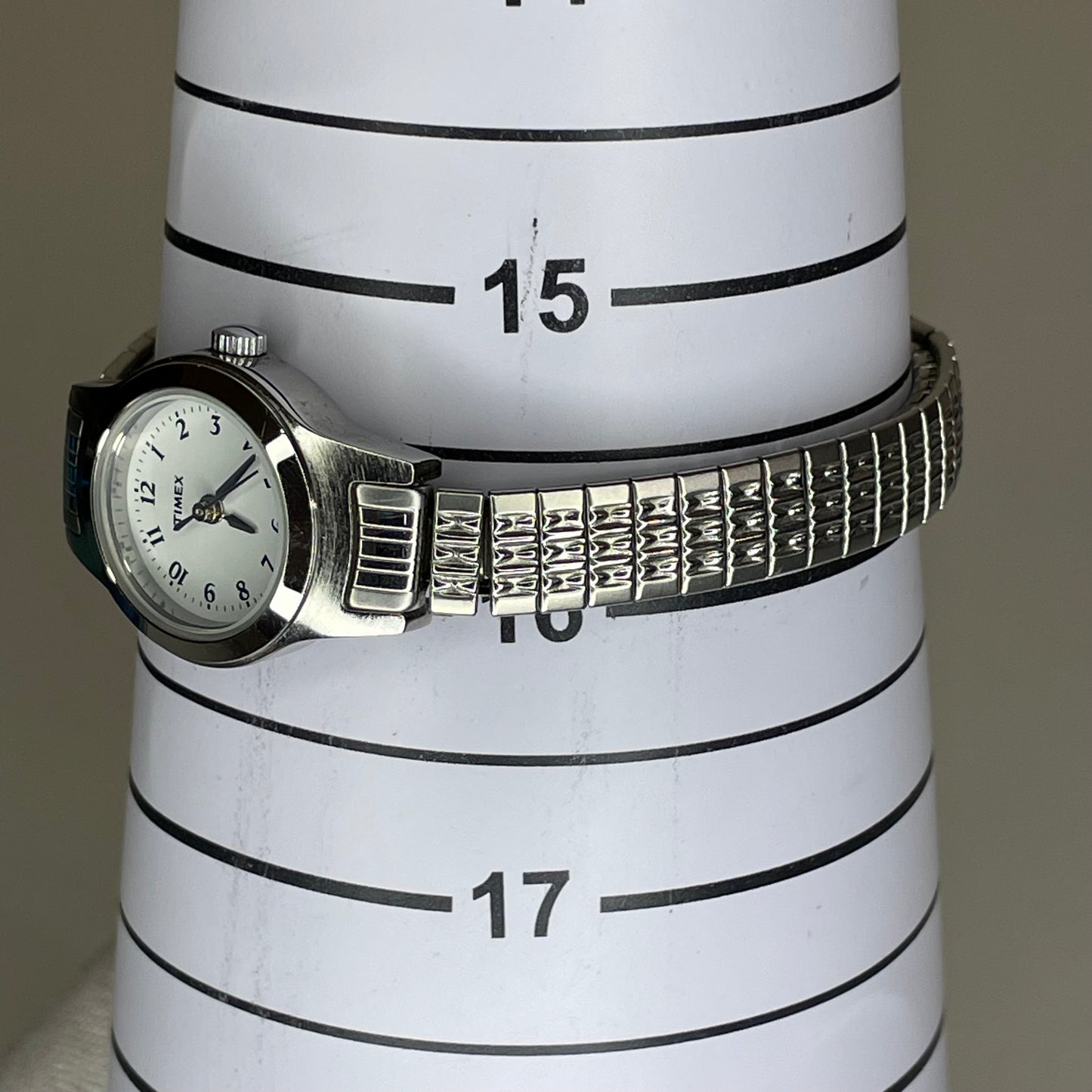 Reloj Timex Mujer 2005 Esfera Blanca Satinada 20mm Brazalete Extensible