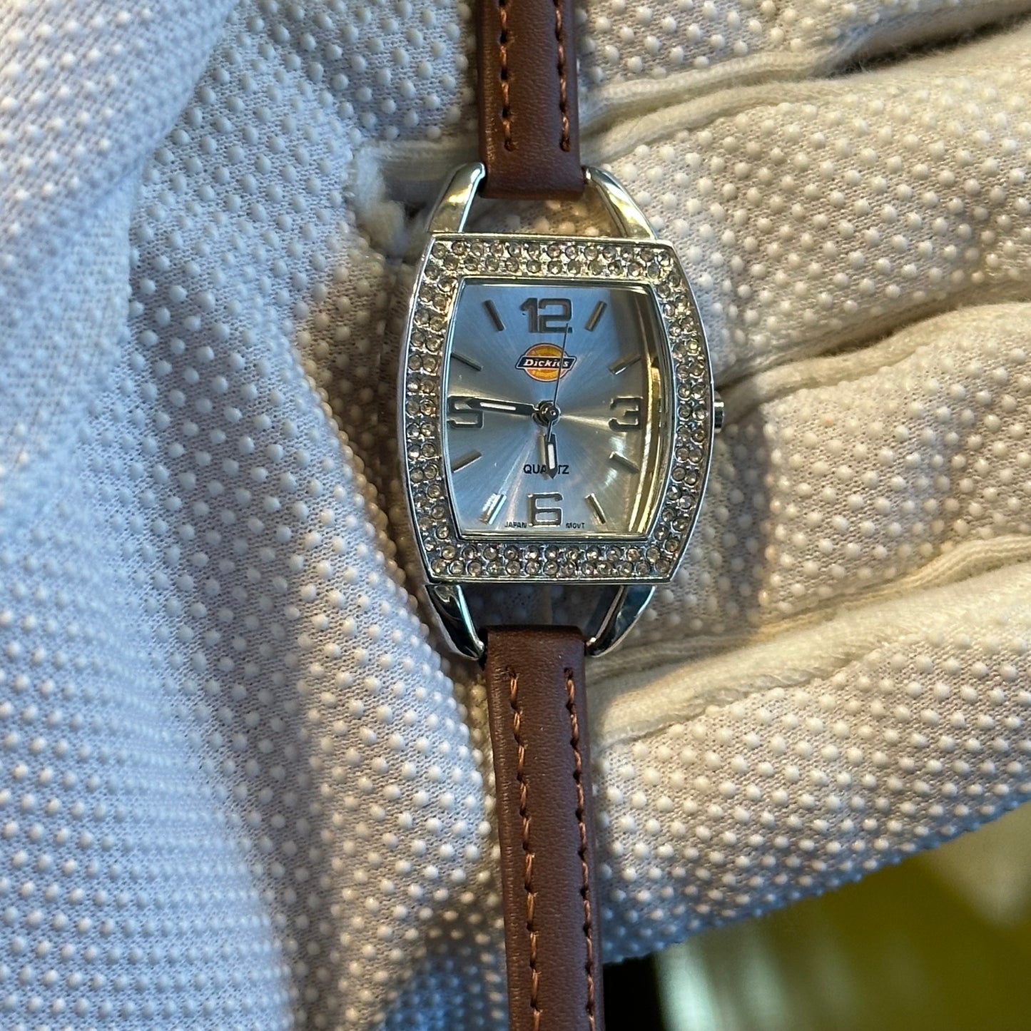 Reloj Dickies Mujer Cuarzo Años 2000s Bisel Cristales Tonneau