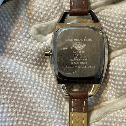 Reloj Dickies Mujer Cuarzo Años 2000s Bisel Cristales Tonneau