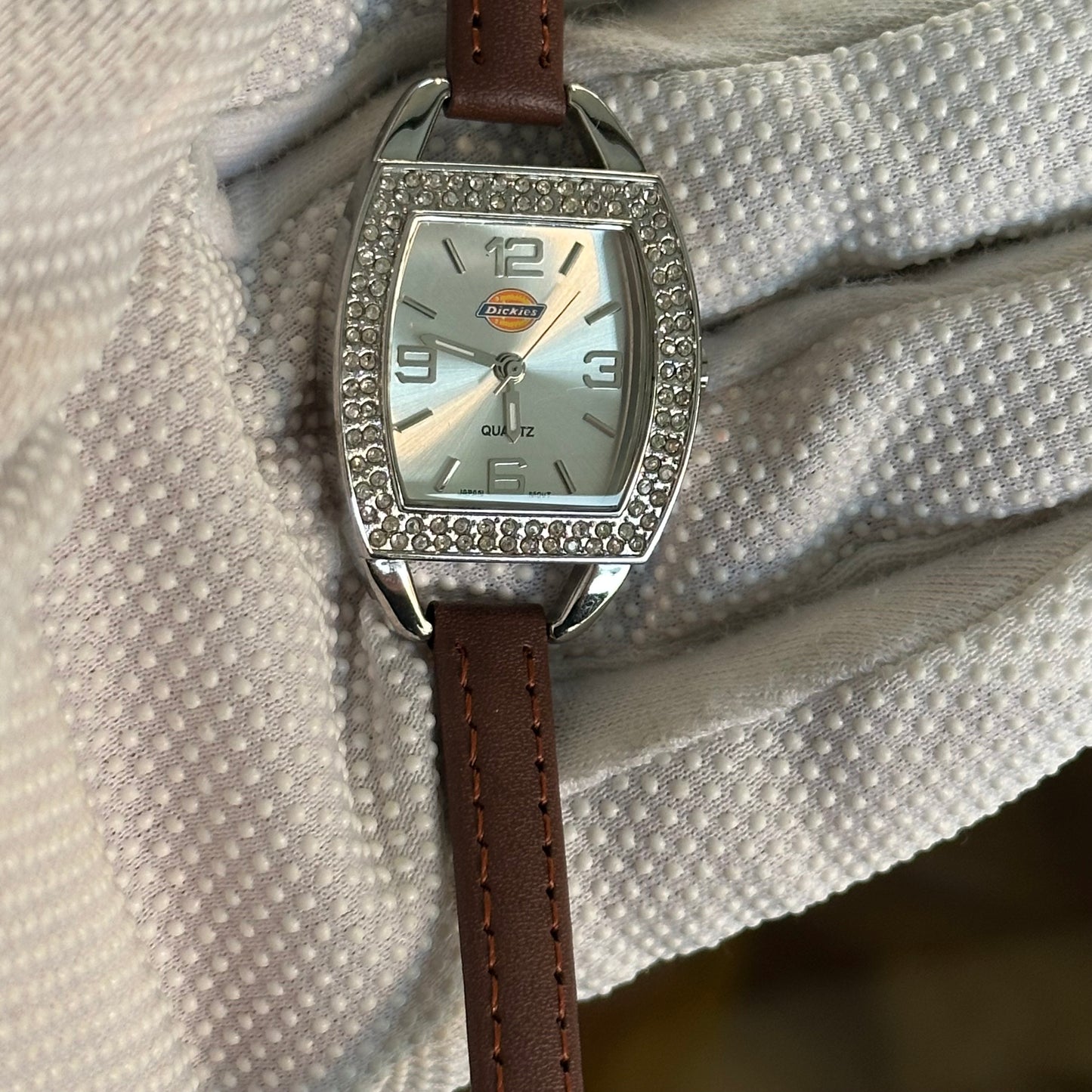 Reloj Dickies Mujer Cuarzo Años 2000s Bisel Cristales Tonneau