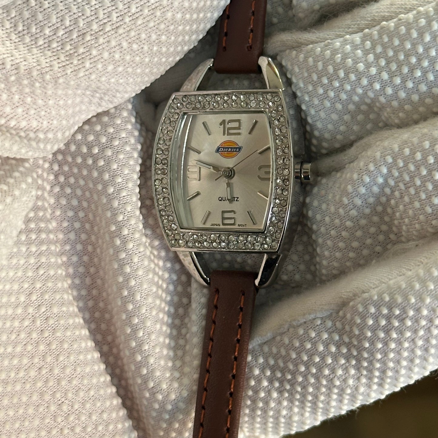 Reloj Dickies Mujer Cuarzo Años 2000s Bisel Cristales Tonneau