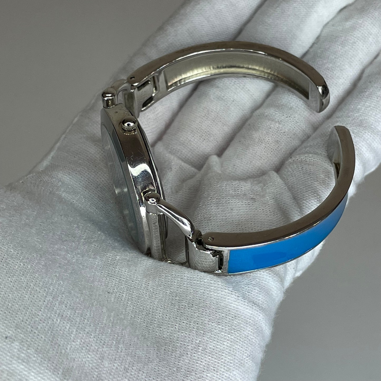 Reloj Geneva Platinum 2732 Blue Cuff Año 2002 Mujer