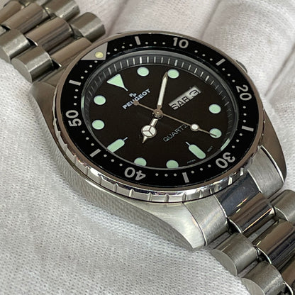 Reloj Peugeot Quartz Day-Date 10 ATM Hombre Diver Style en acero 1992