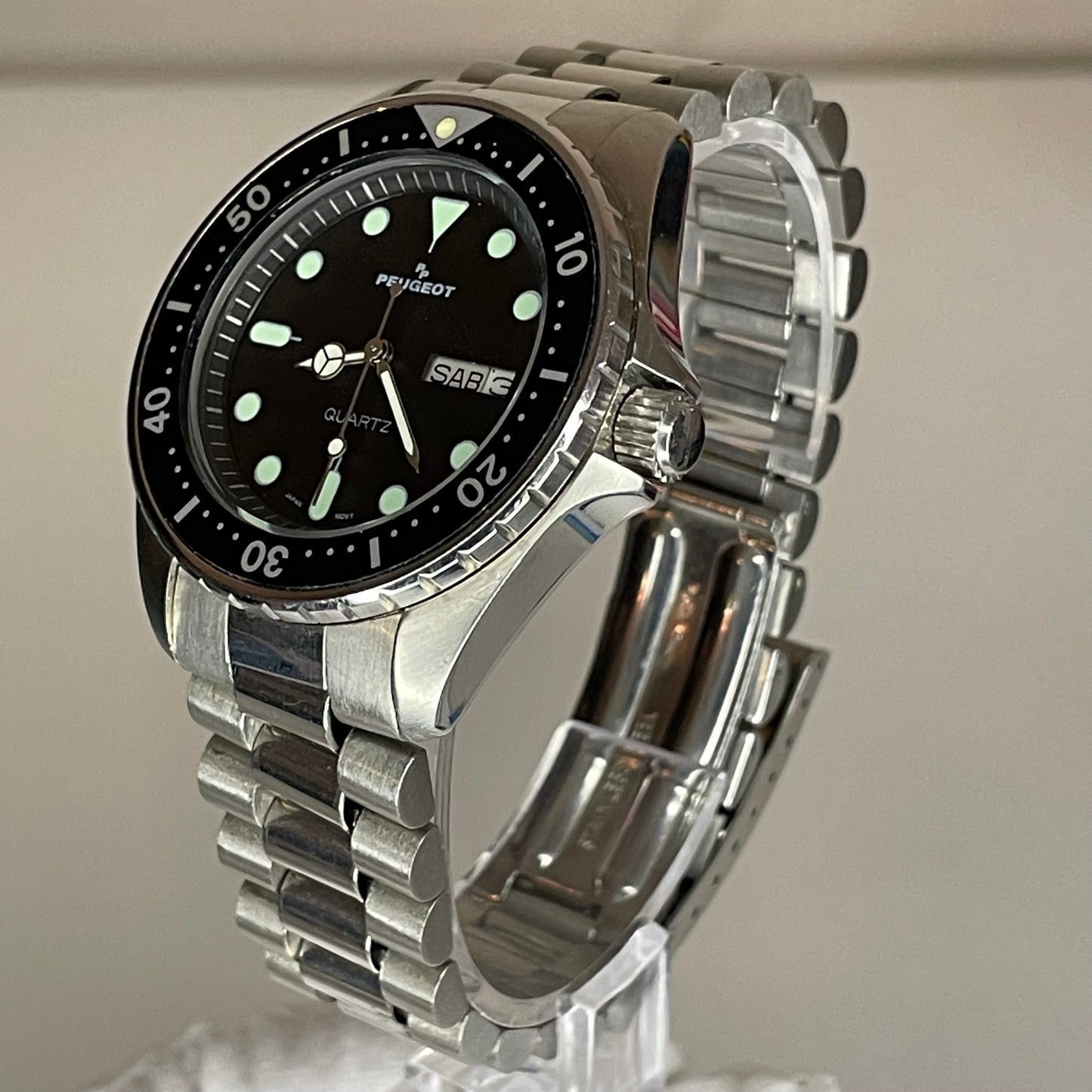 Reloj Peugeot Quartz Day-Date 10 ATM Hombre Diver Style en acero 1992