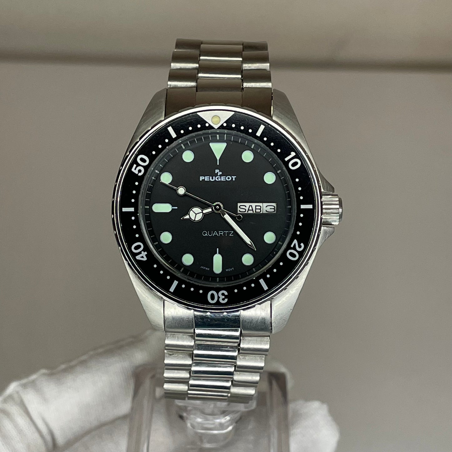 Reloj Peugeot Quartz Day-Date 10 ATM Hombre Diver Style en acero 1992