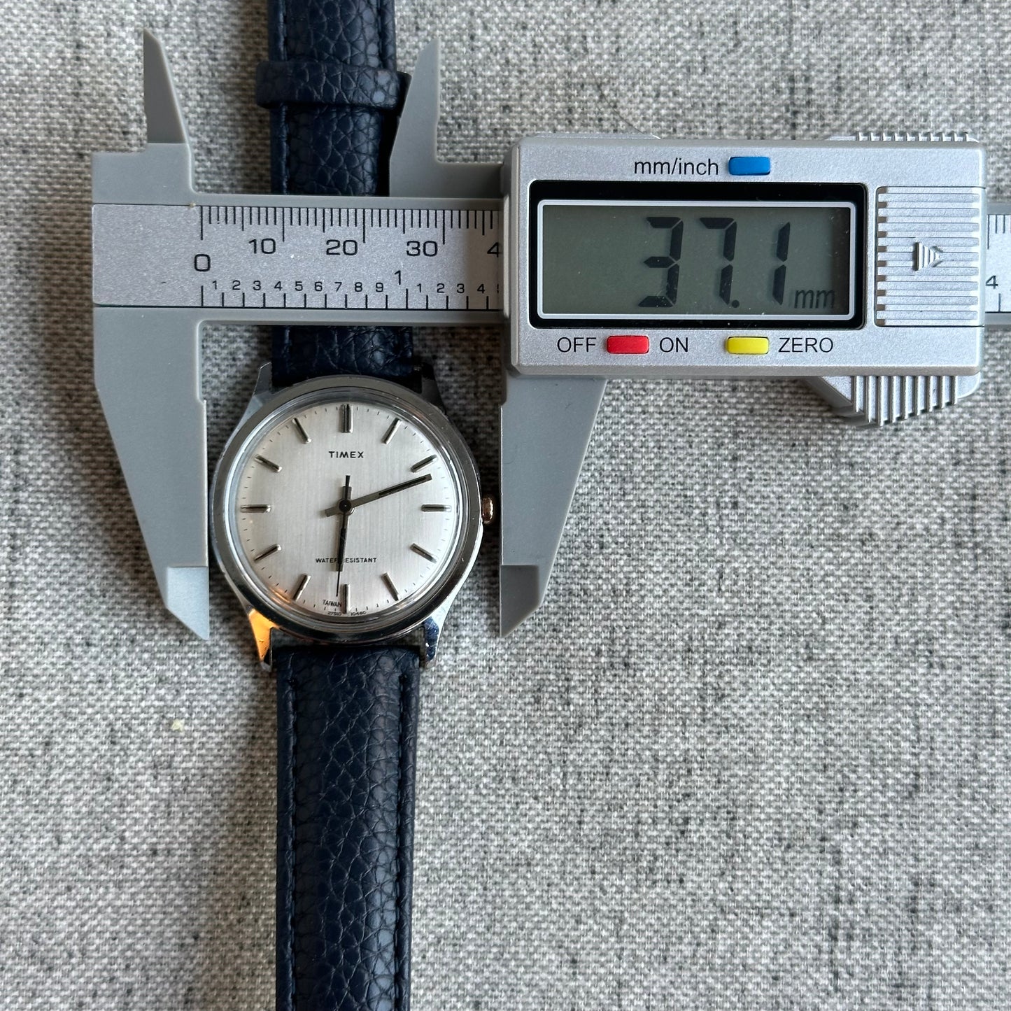 Reloj TIMEX Hombre A Cuerda 1980 Dial Gris 37mm LEER