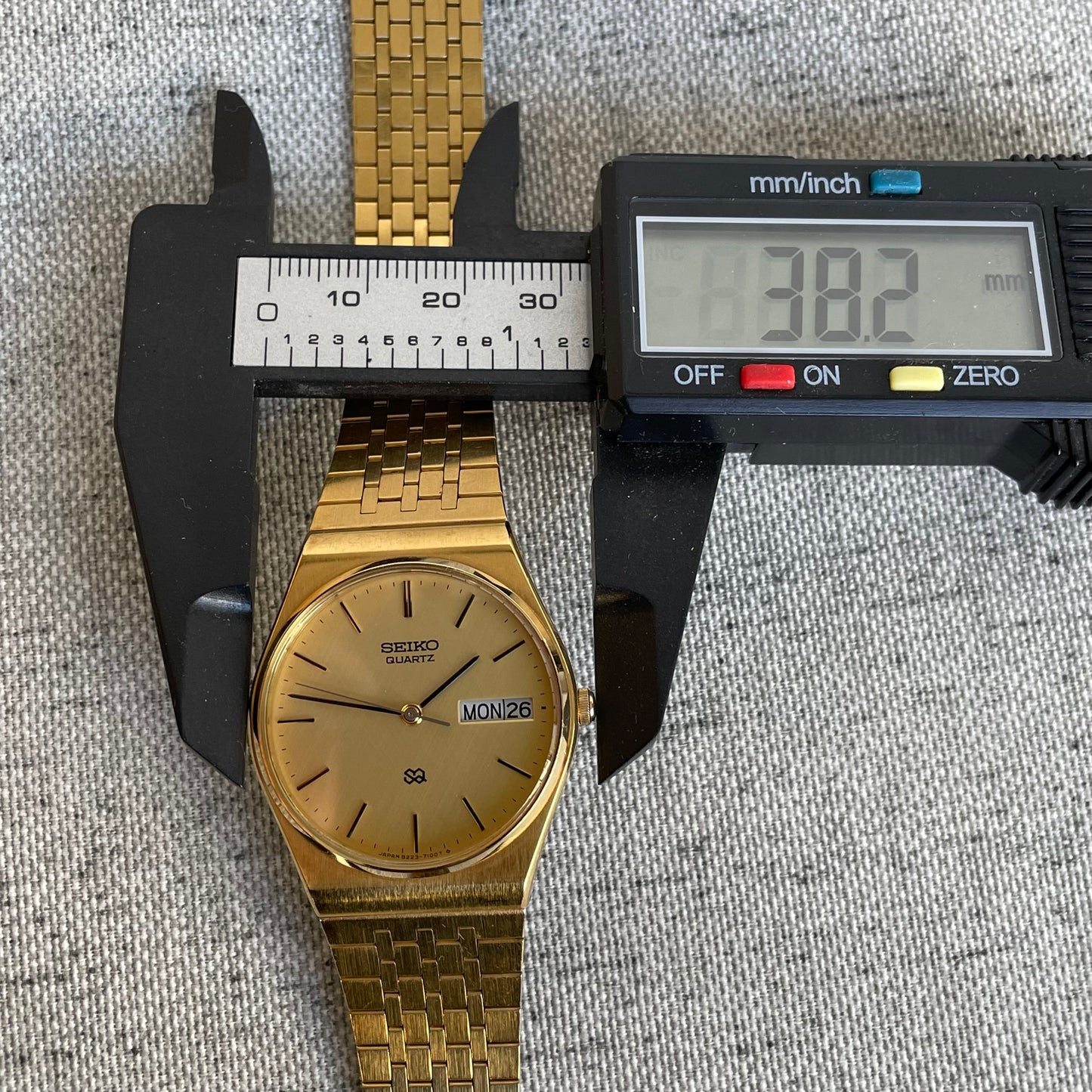 Reloj SEIKO Hombre 8223 Dorado Día Fecha NOV.1989 Pulsera Integrada