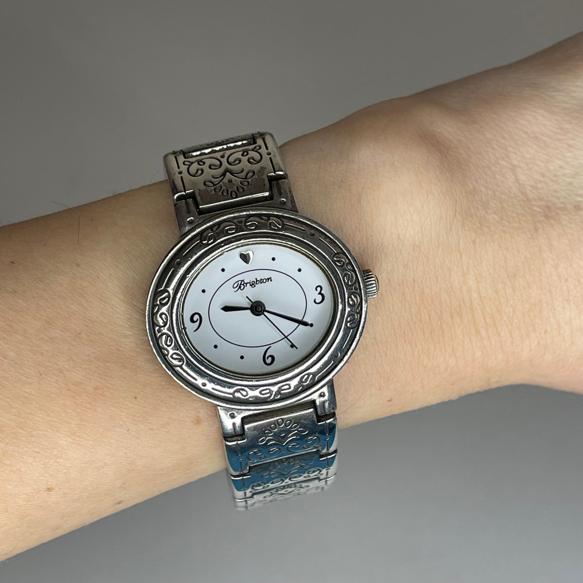 Reloj Joya Brighton Pisa Años 2000 Brazalete Ornamental Grabado Estilo NeoVictoriano ESCASO