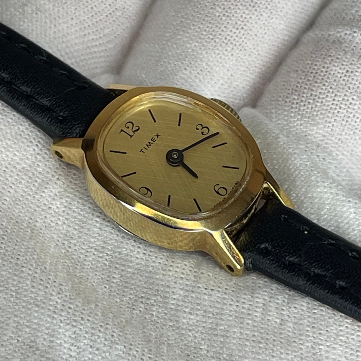 Reloj Timex A Cuerda GREAT BRITAIN Mujer Año 1975 Dial texturizado Funciona perfecto