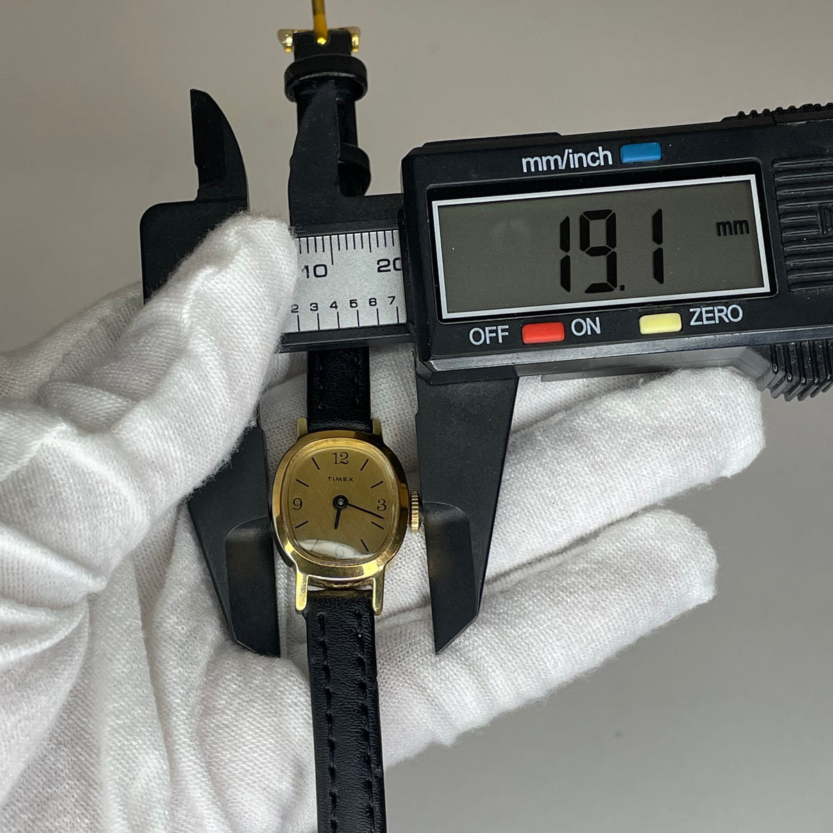 Reloj Timex A Cuerda GREAT BRITAIN Mujer Año 1975 Dial texturizado Funciona perfecto