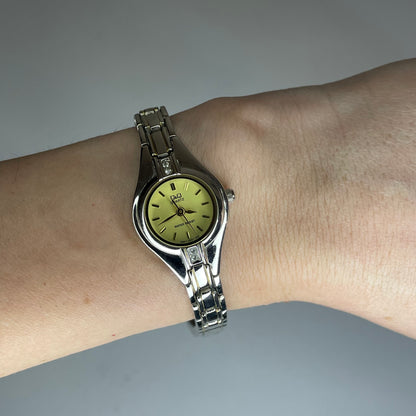 Reloj joya Q&Q G957-400 HWD brazalete integrado Años 2000s Impecable