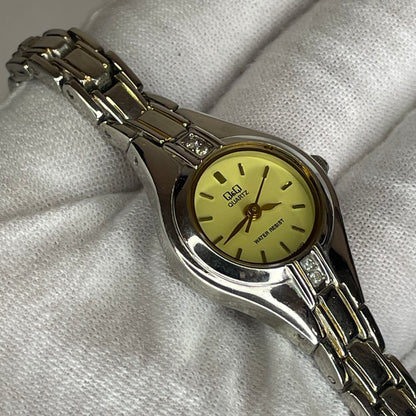 Reloj joya Q&Q G957-400 HWD brazalete integrado Años 2000s Impecable