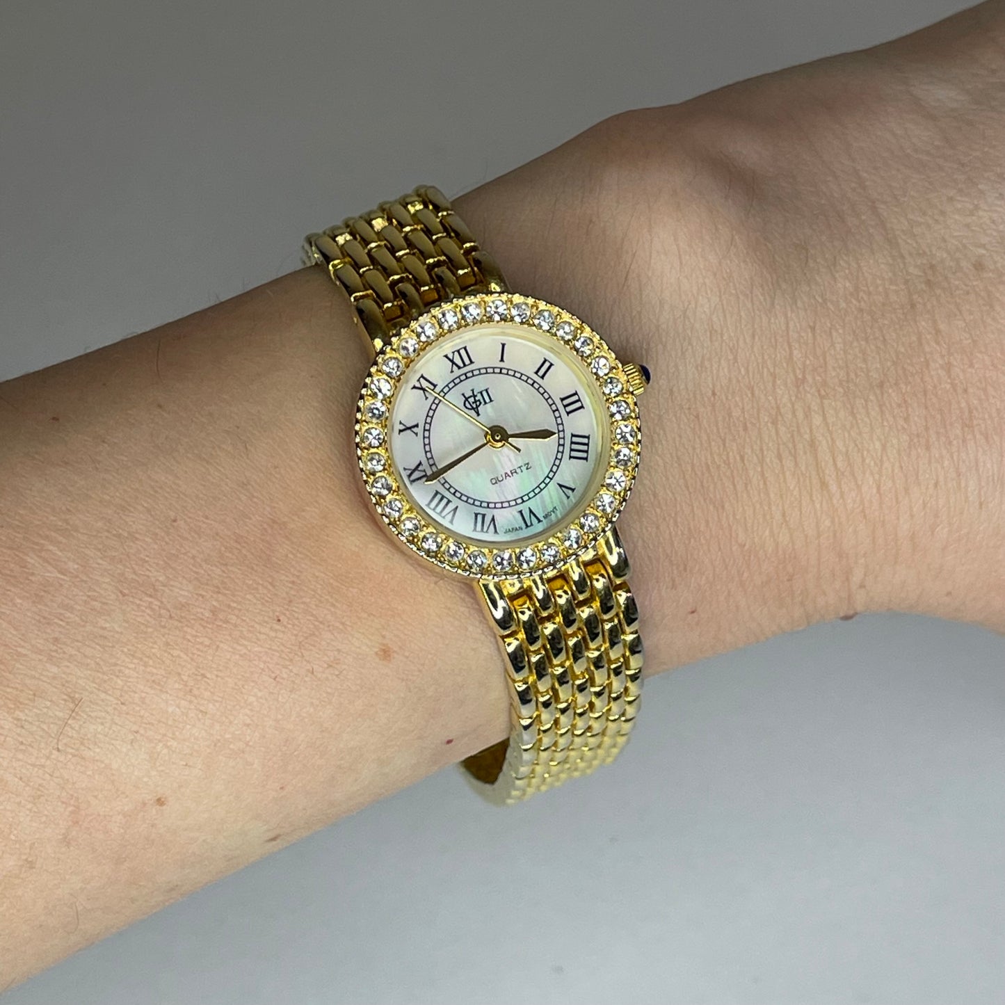 Reloj Joya Gloria Vanderbilt GV II Año 1995 aprox. NOS Dorado Bisel de cristales Neoclásico