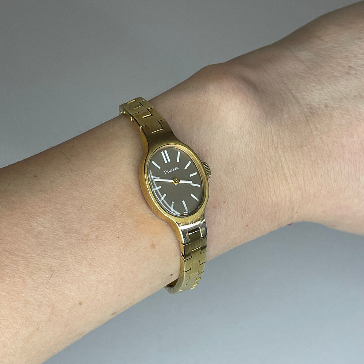 Reloj Joya Bulova Elab. en 1972 Calibre 6BD de 17 Rubíes Chapado en Oro ÚNICO
