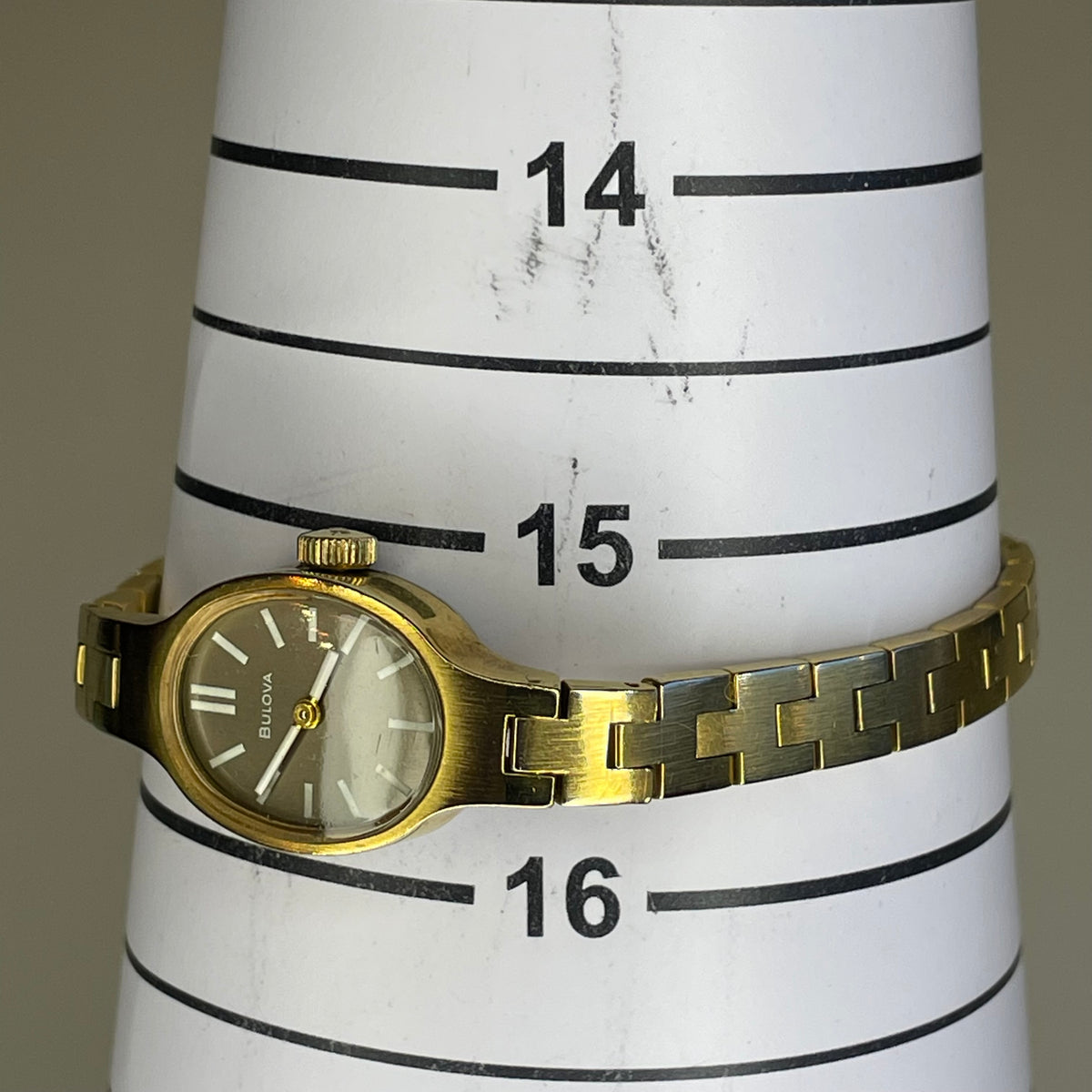 Reloj Joya Bulova Elab. en 1972 Calibre 6BD de 17 Rubíes Chapado en Oro ÚNICO