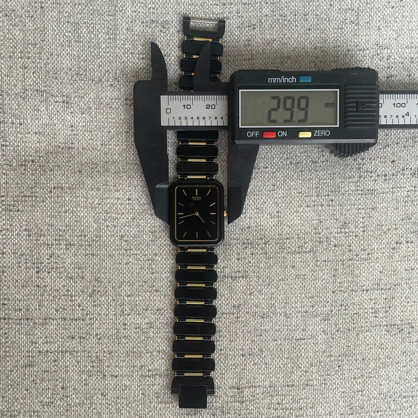 Reloj SEIKO Mujer enero/1985 Rectangular Negro Dorado RARO