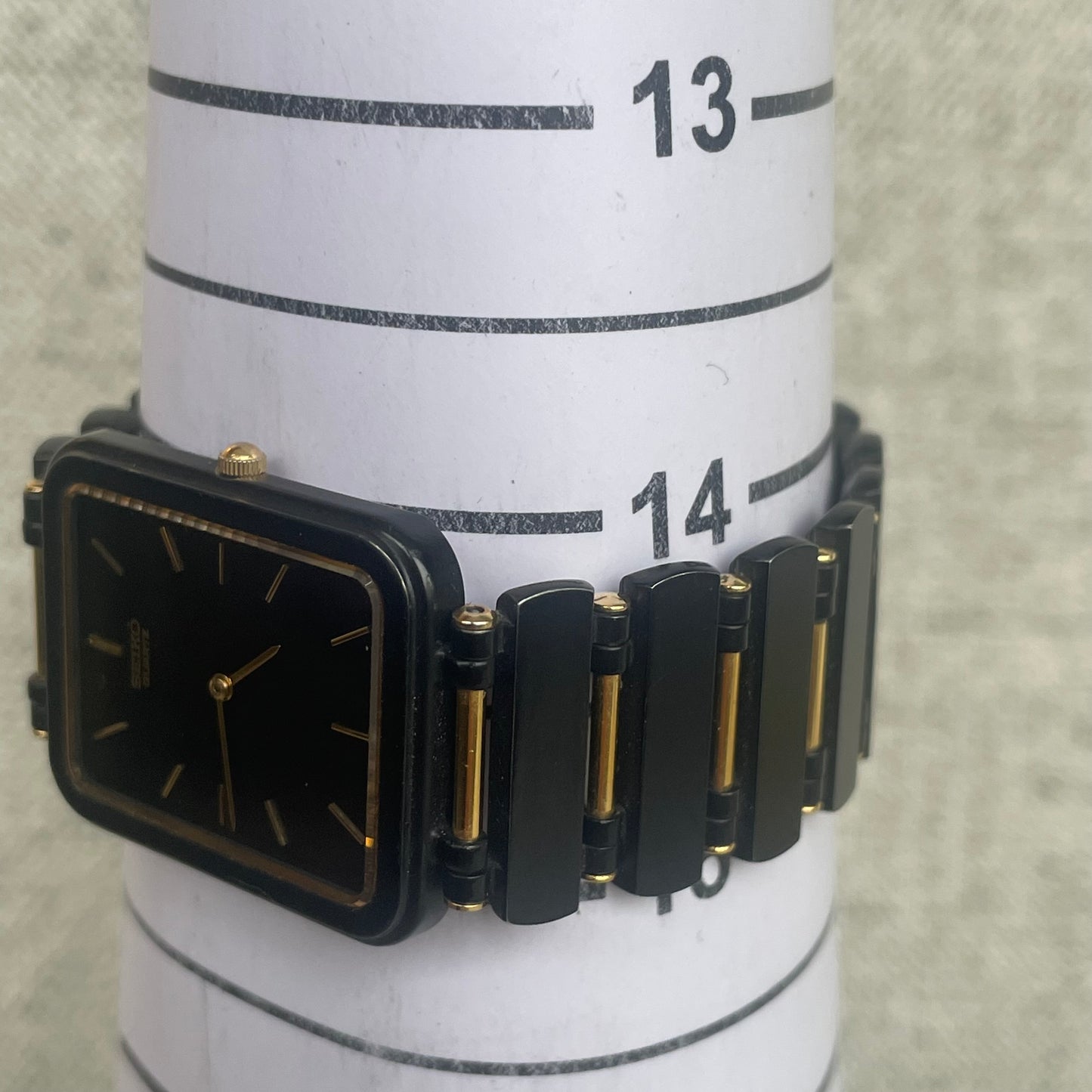 Reloj SEIKO Mujer enero/1985 Rectangular Negro Dorado RARO
