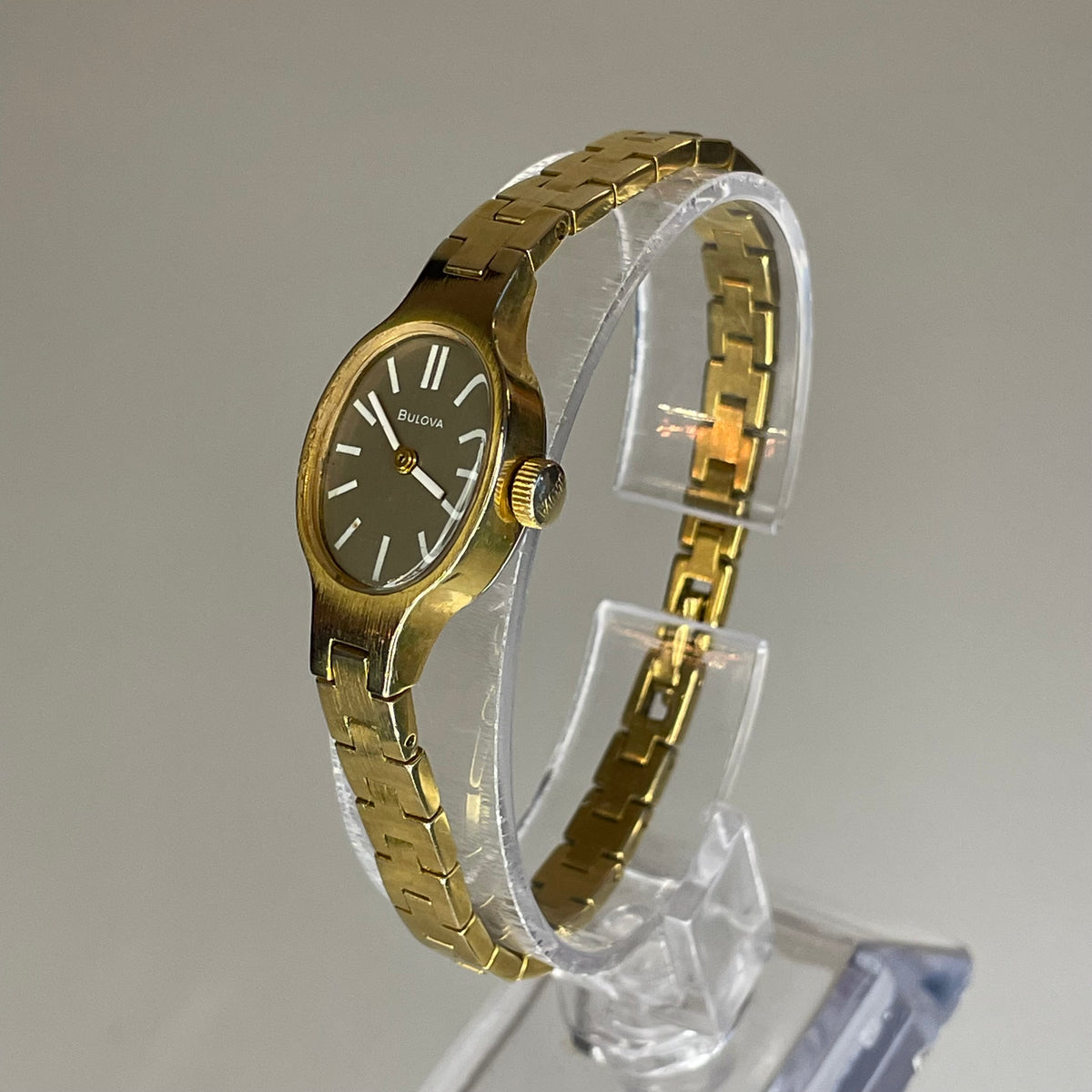 Reloj Joya Bulova Elab. en 1972 Calibre 6BD de 17 Rubíes Chapado en Oro ÚNICO