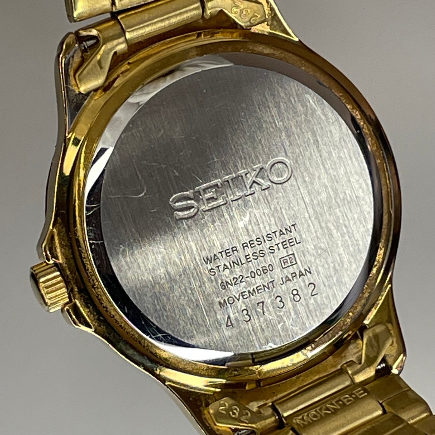 Reloj Joya SEIKO Dorado con Bisel de 22 Cristales Elab. en marzo de 2004 Impecable