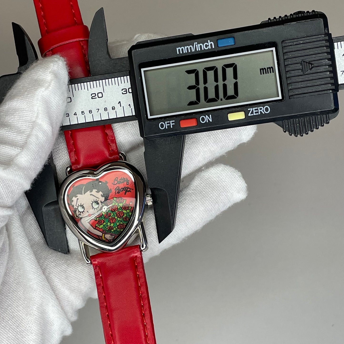 Reloj Betty Boop Urban Station Heart Shaped, año 2005 ÍCONO DEL CINE