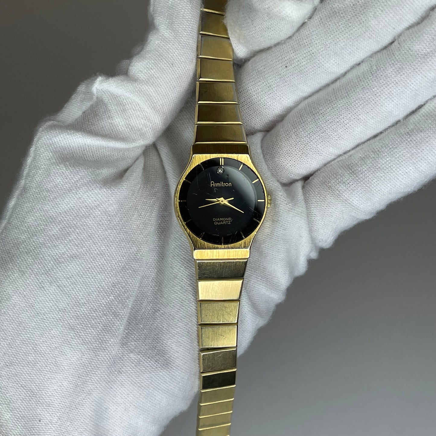 Reloj joya Armitron Diamond Quartz Año 1990 aprox. Dial negro y pulsera original