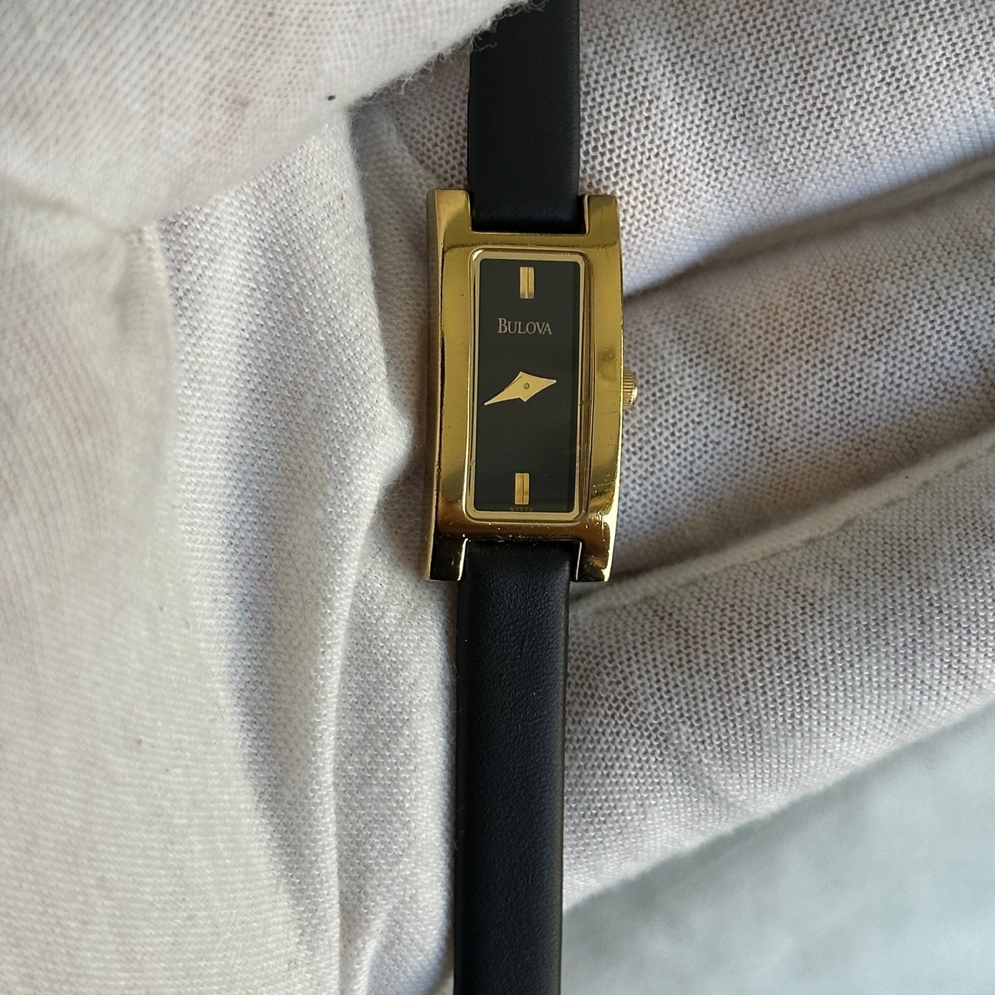 Reloj Joya Bulova Mujer Rectangular Negro Dorado Año 2002 Compacto