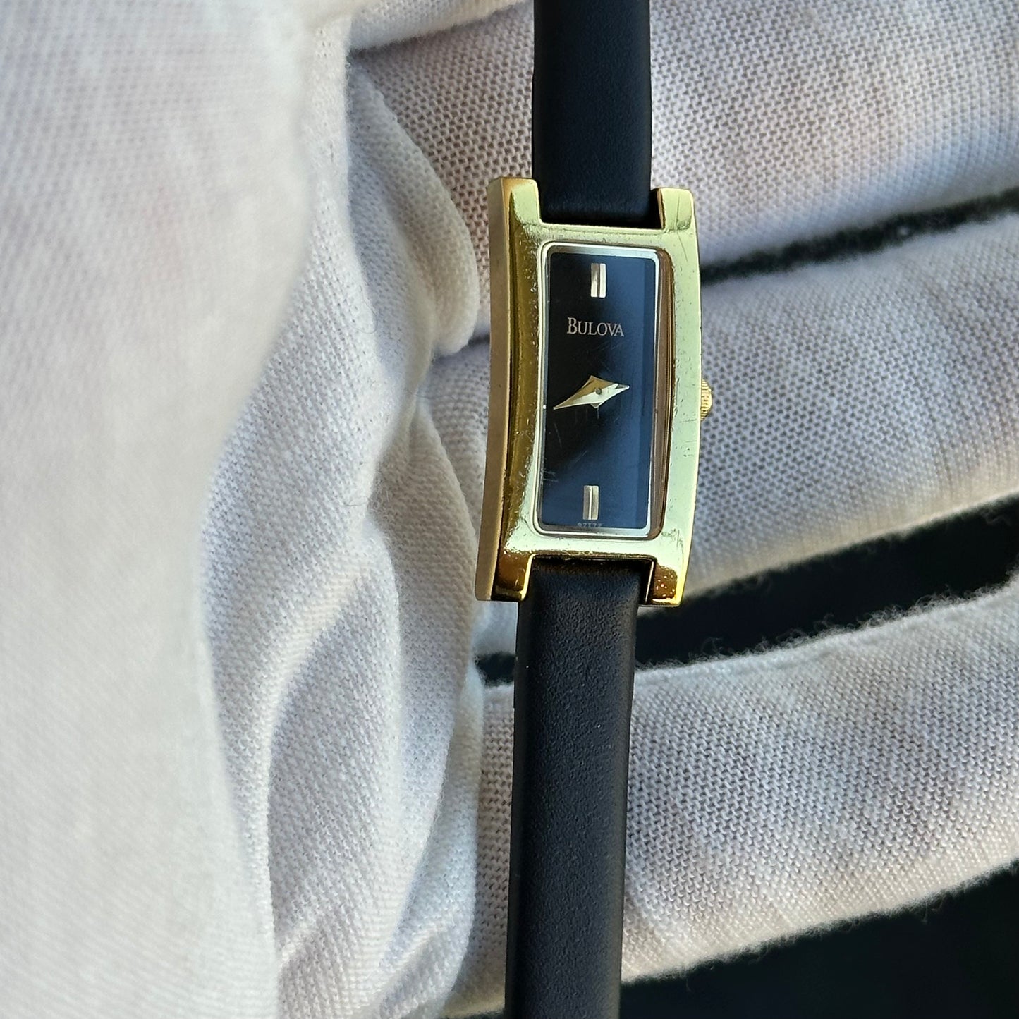 Reloj Joya Bulova Mujer Rectangular Negro Dorado Año 2002 Compacto