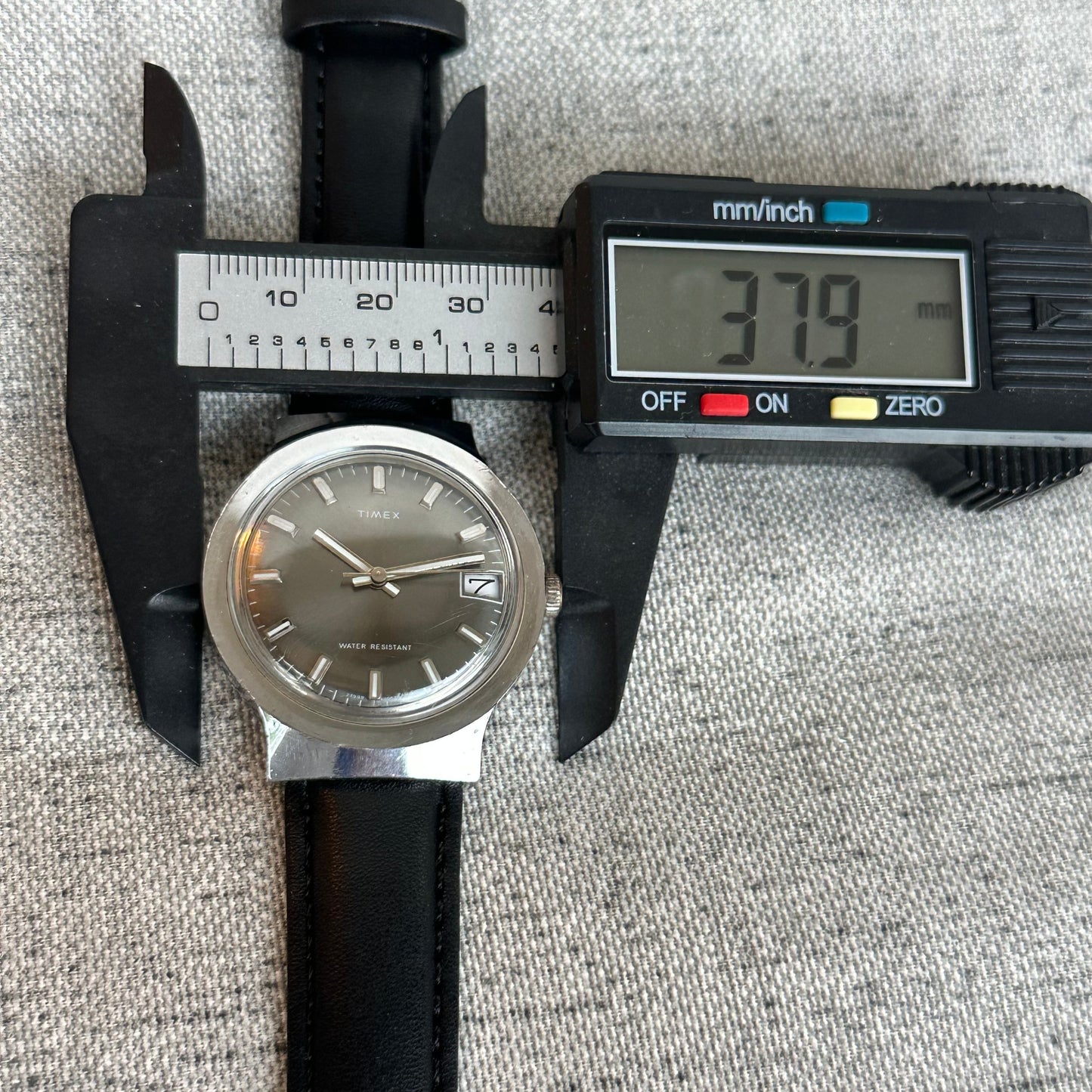 Reloj TIMEX Mecánico Hombre 1979 Dial Gris Sunburst 38mm ÚNICO