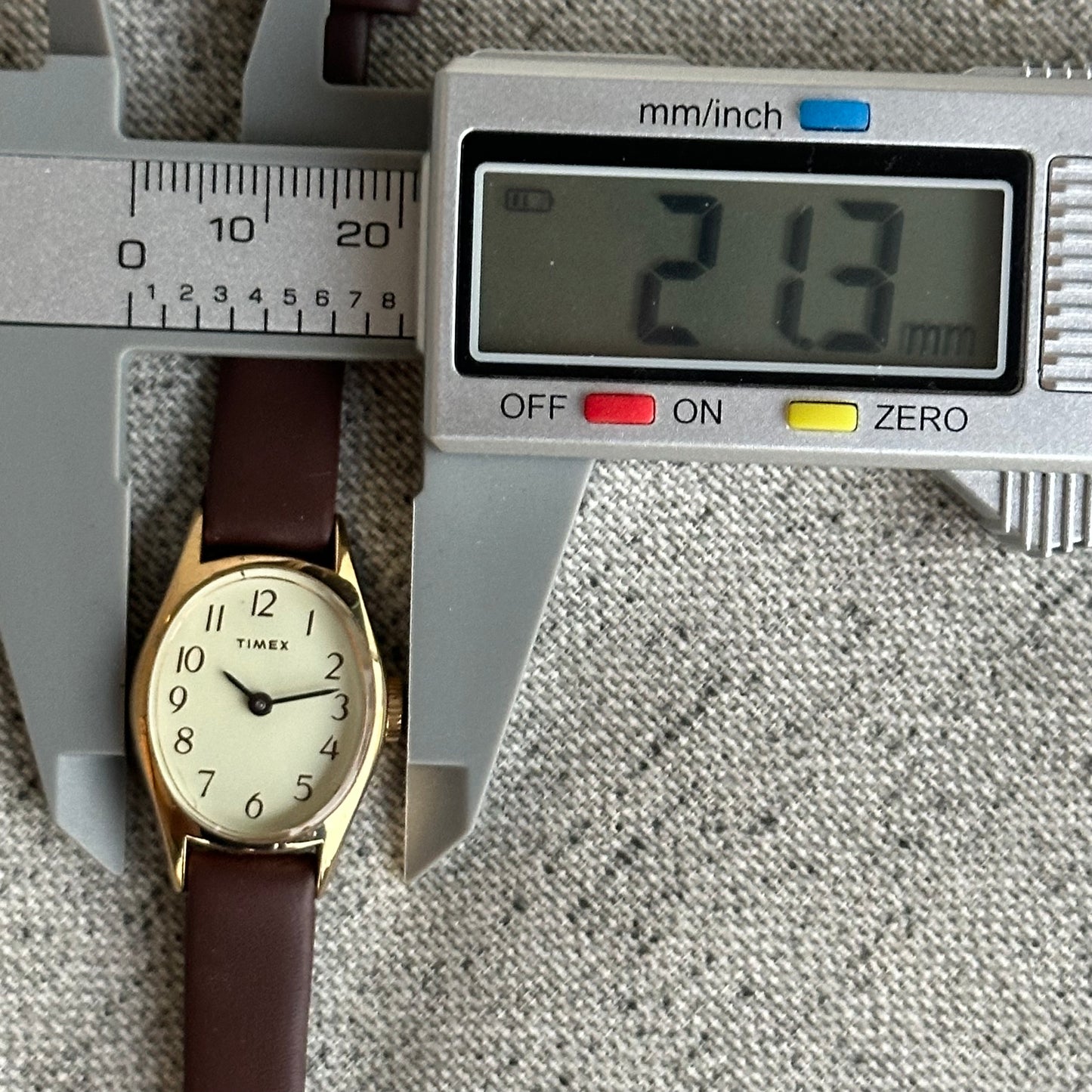 Reloj Timex Mujer A Cuerda Años 80´s Dorado Dress Oval