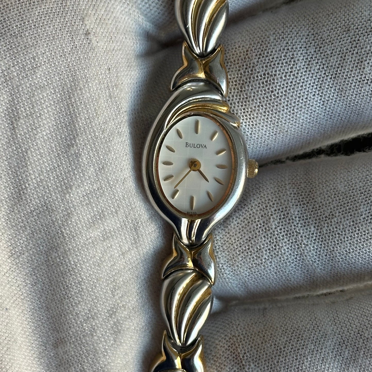 Reloj Joya Bulova Mujer Ovalado Bicolor Años 2000 Art Nouveau