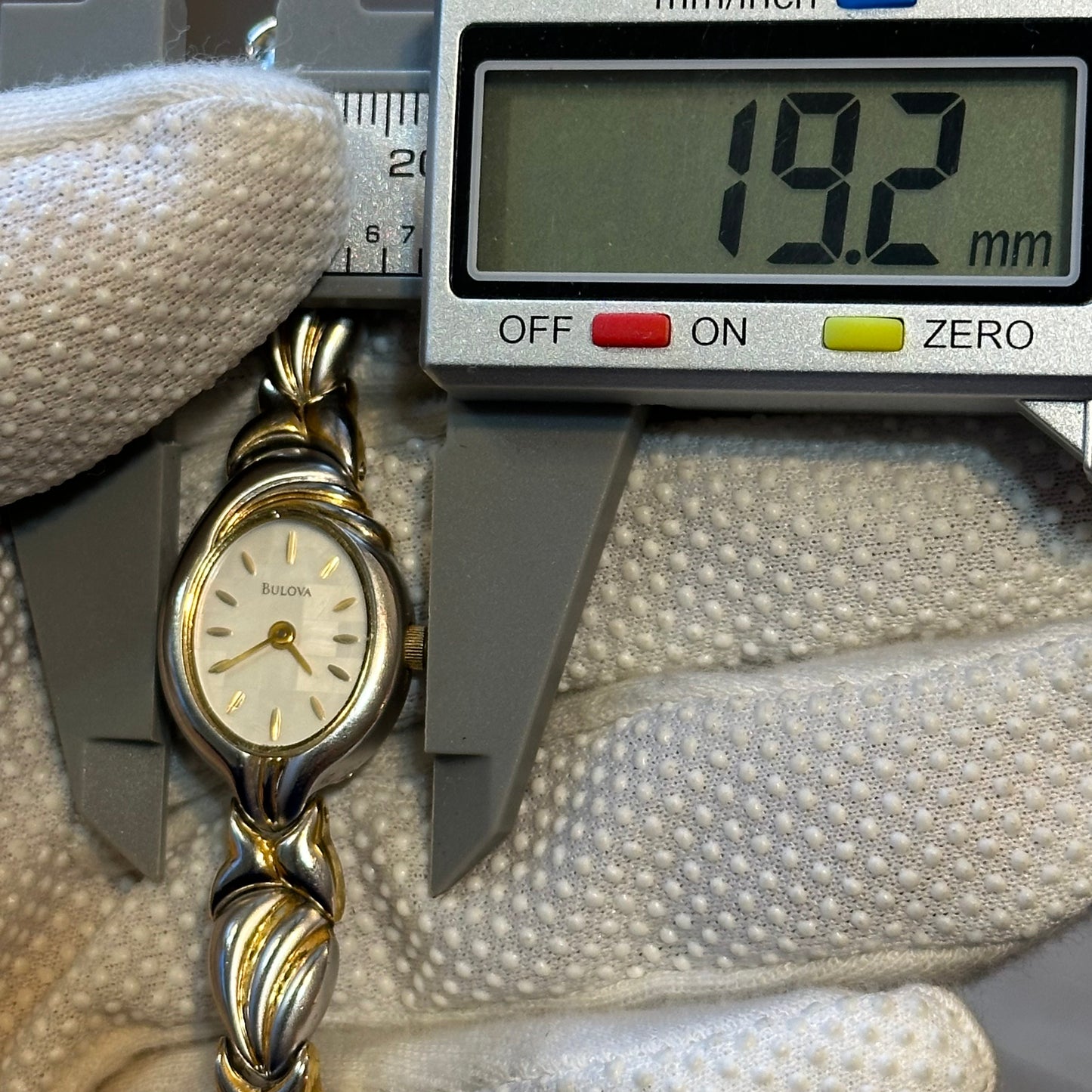 Reloj Joya Bulova Mujer Ovalado Bicolor Años 2000 Art Nouveau