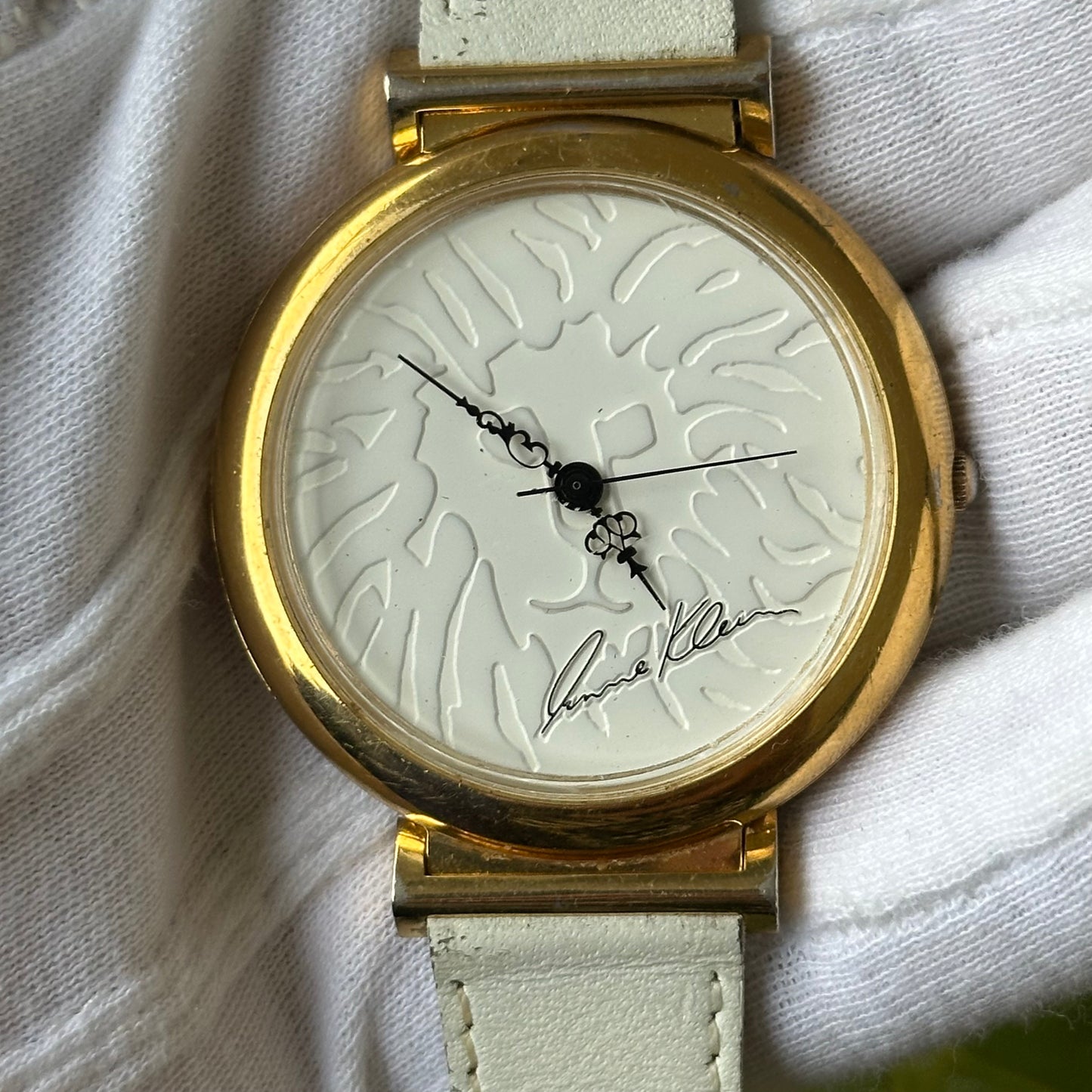 Reloj Anne Klein Mujer ISA Swiss Relief Año 1998 Lion White